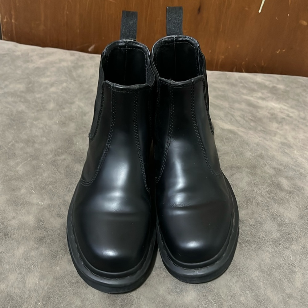 2976 Mono Smooth Leather Chelsea Boots - Dr. Martens